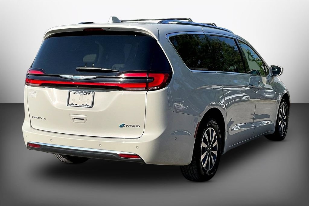 Used 2021 Chrysler Pacifica Touring-L w/ Uconnect Theater Family Group FWD image 6