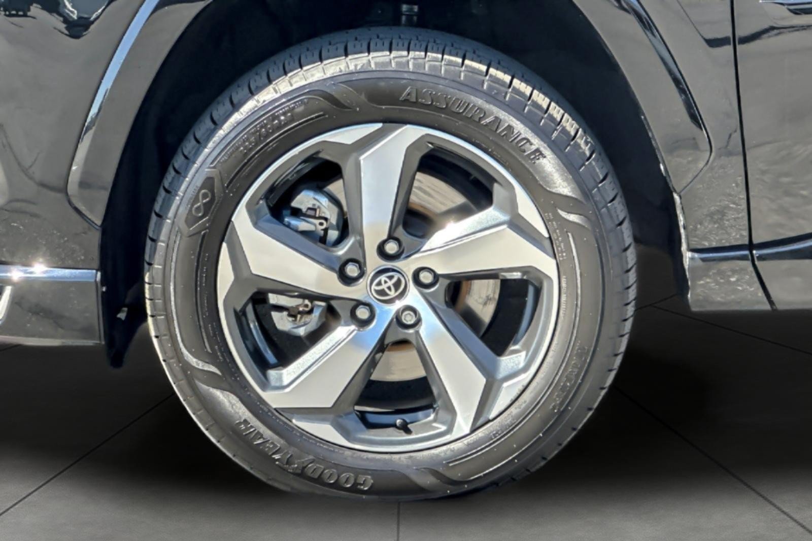 Used 2024 Toyota RAV4 SE w/ Weather & Moonroof Package AWD/4WD image 25
