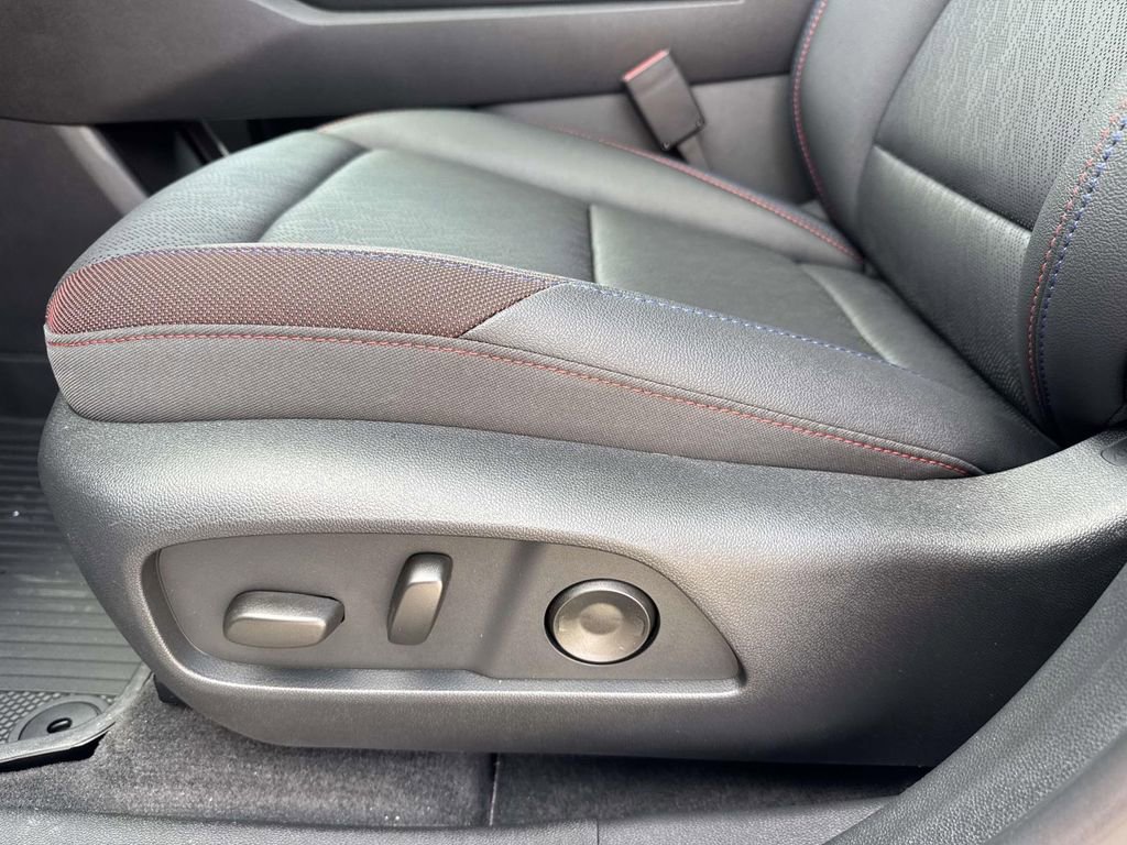 New 2026 Chevrolet Equinox RS w/ Convenience Package III FWD image 16