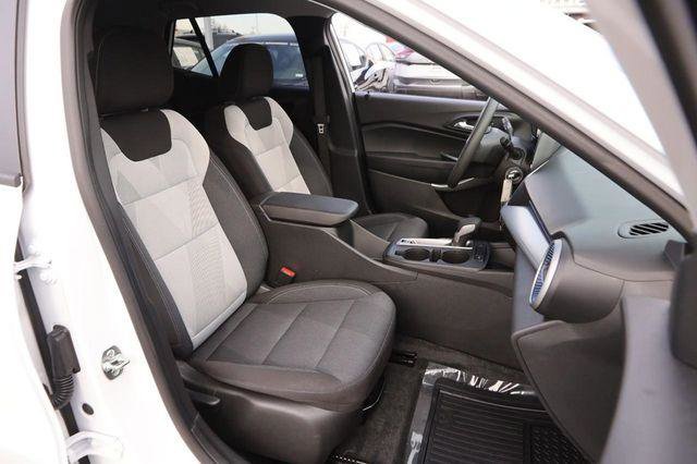 Used 2025 Chevrolet Trax LS image 23