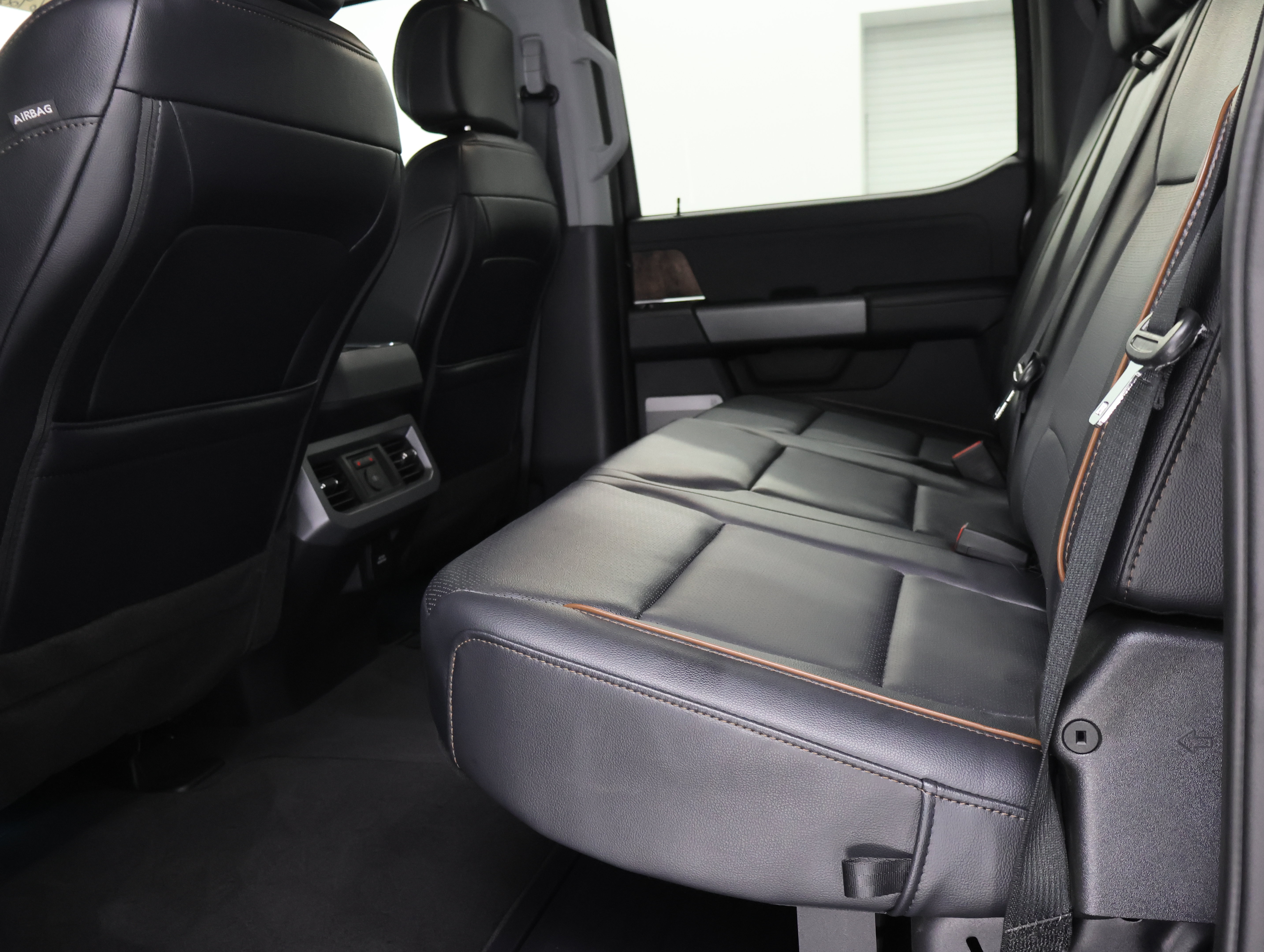 Used 2025 Ford F350 Lariat w/ Lariat Ultimate Package AWD/4WD image 38