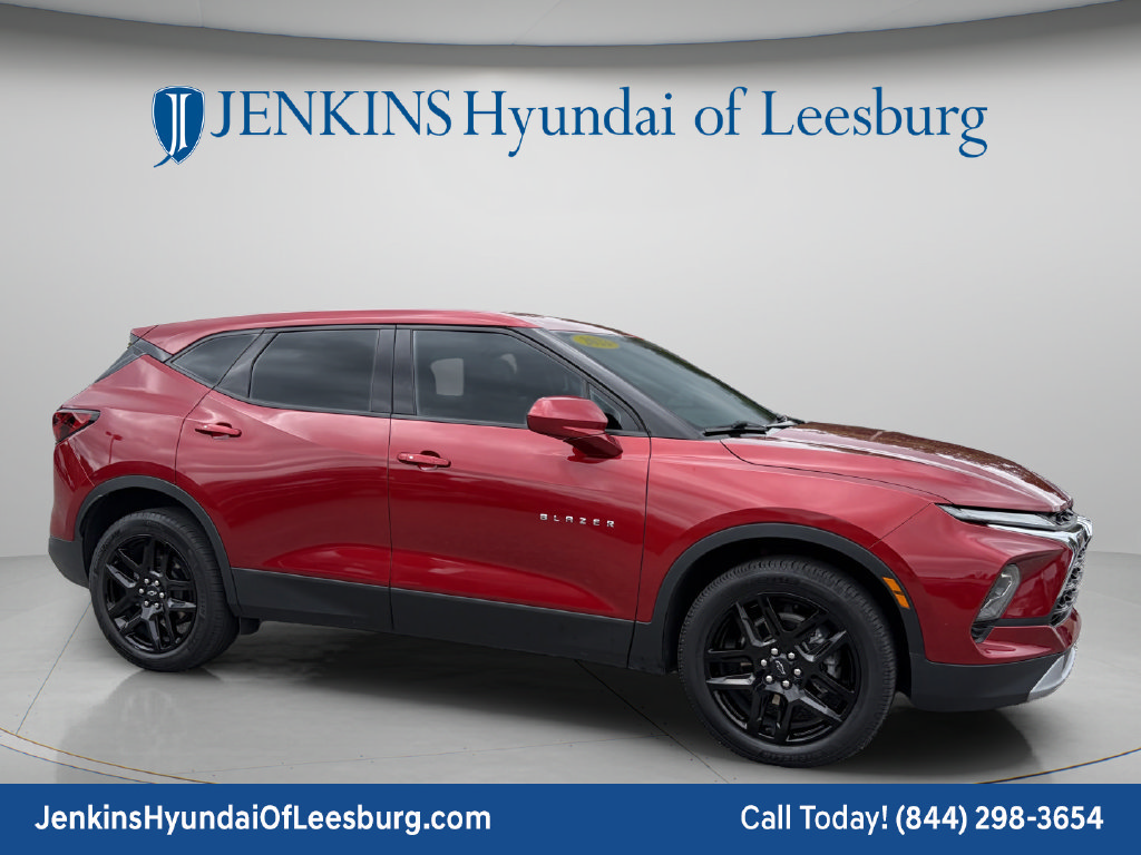 Used 2023 Chevrolet Blazer LT FWD image 2