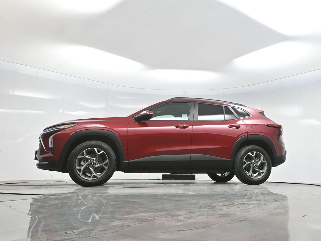 Used 2025 Chevrolet Trax LT w/ LT Convenience Package image 7