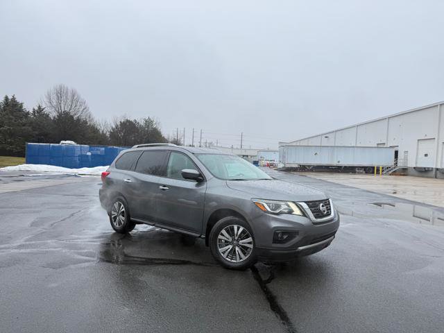 Used 2017 Nissan Pathfinder SL image 2
