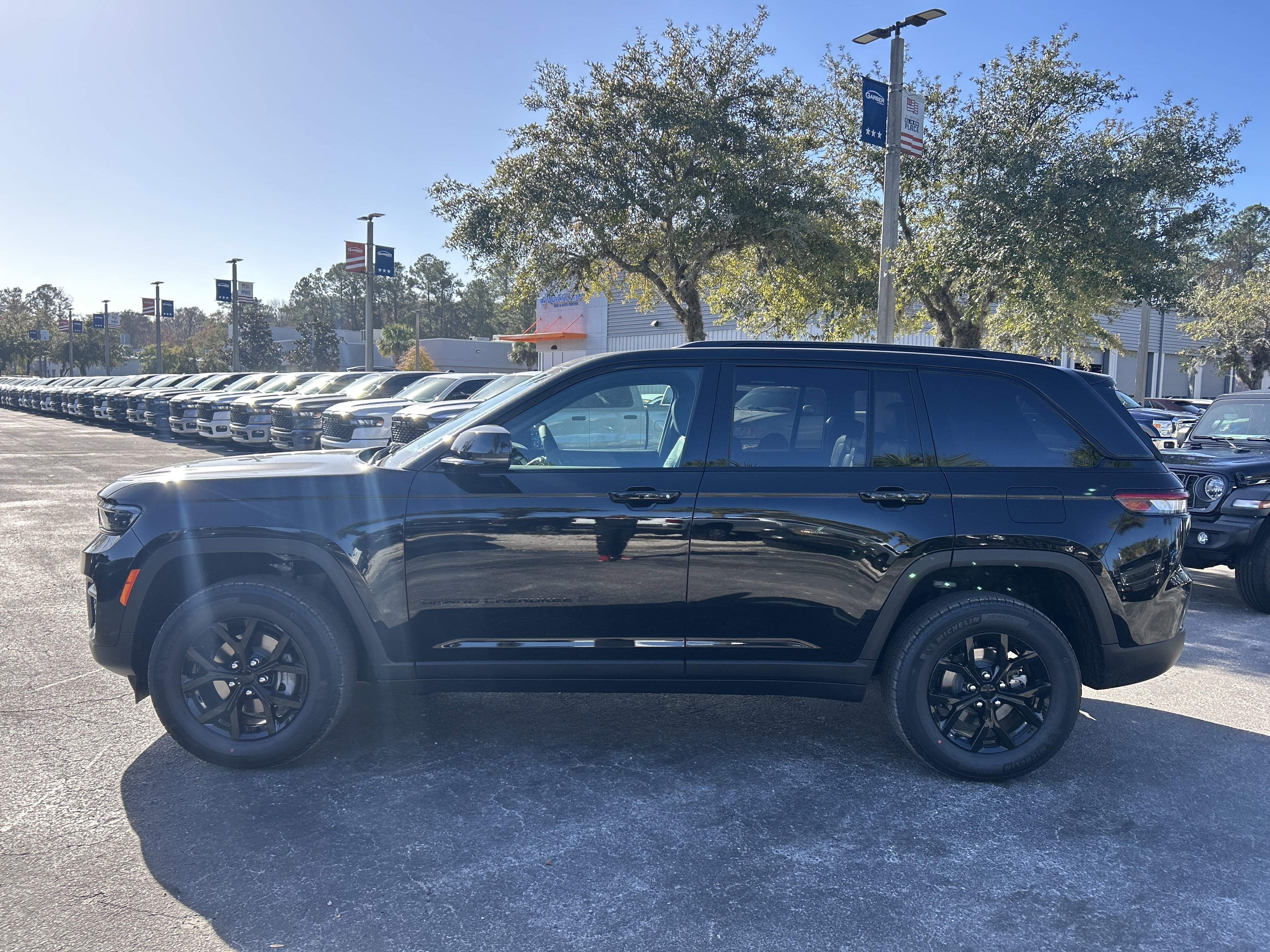New 2025 Jeep Grand Cherokee Altitude image 4