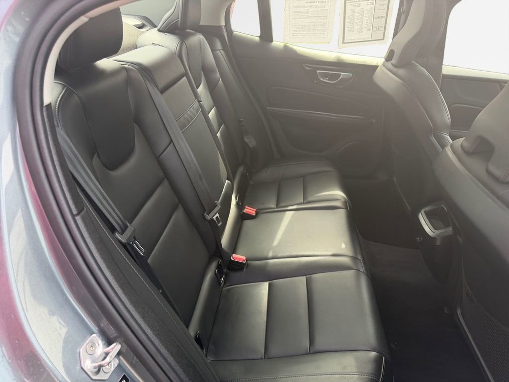 Used 2021 Volvo S60 T5 Momentum image 29