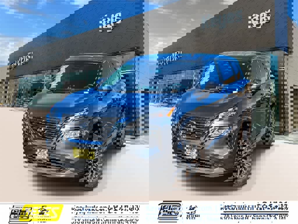 Used 2023 Nissan Rogue SV image 1