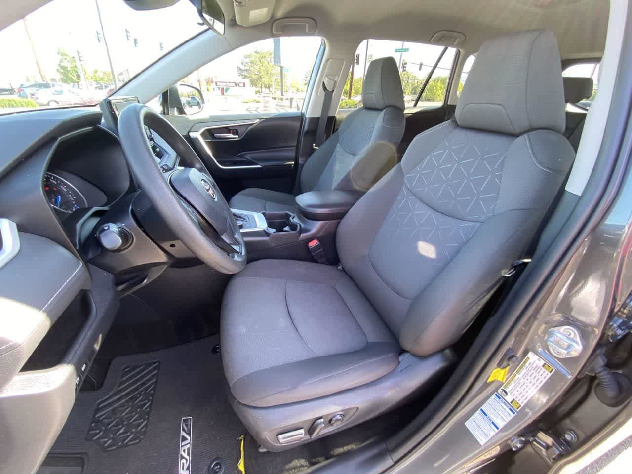 Used 2021 Toyota RAV4 XLE AWD/4WD image 11