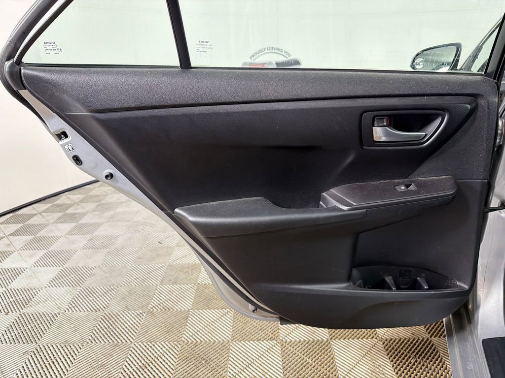 Used 2015 Toyota Camry LE FWD image 21