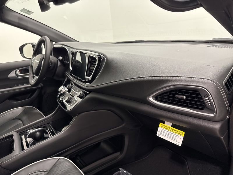 New 2026 Chrysler Pacifica Limited image 19