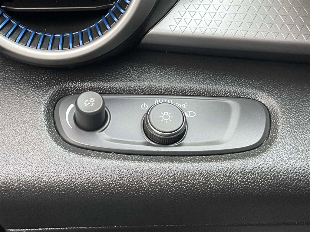 Used 2025 Chevrolet Trax LS w/ LS Convenience Package image 17