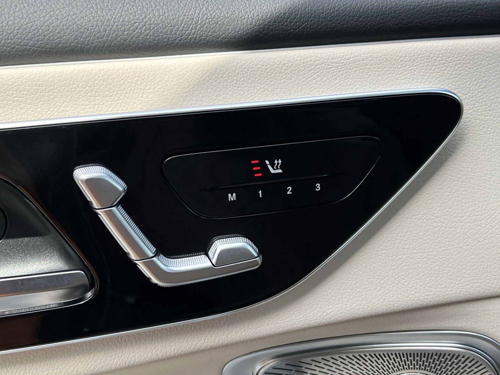 Certified 2025 Mercedes-Benz CLE 300 4MATIC Coupe image 33