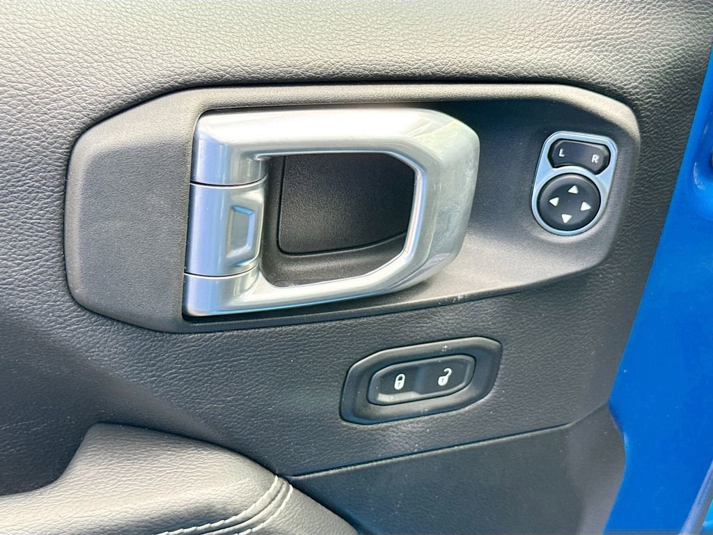 Used 2023 Jeep Wrangler Unlimited Sahara w/ Cold Weather Group image 19