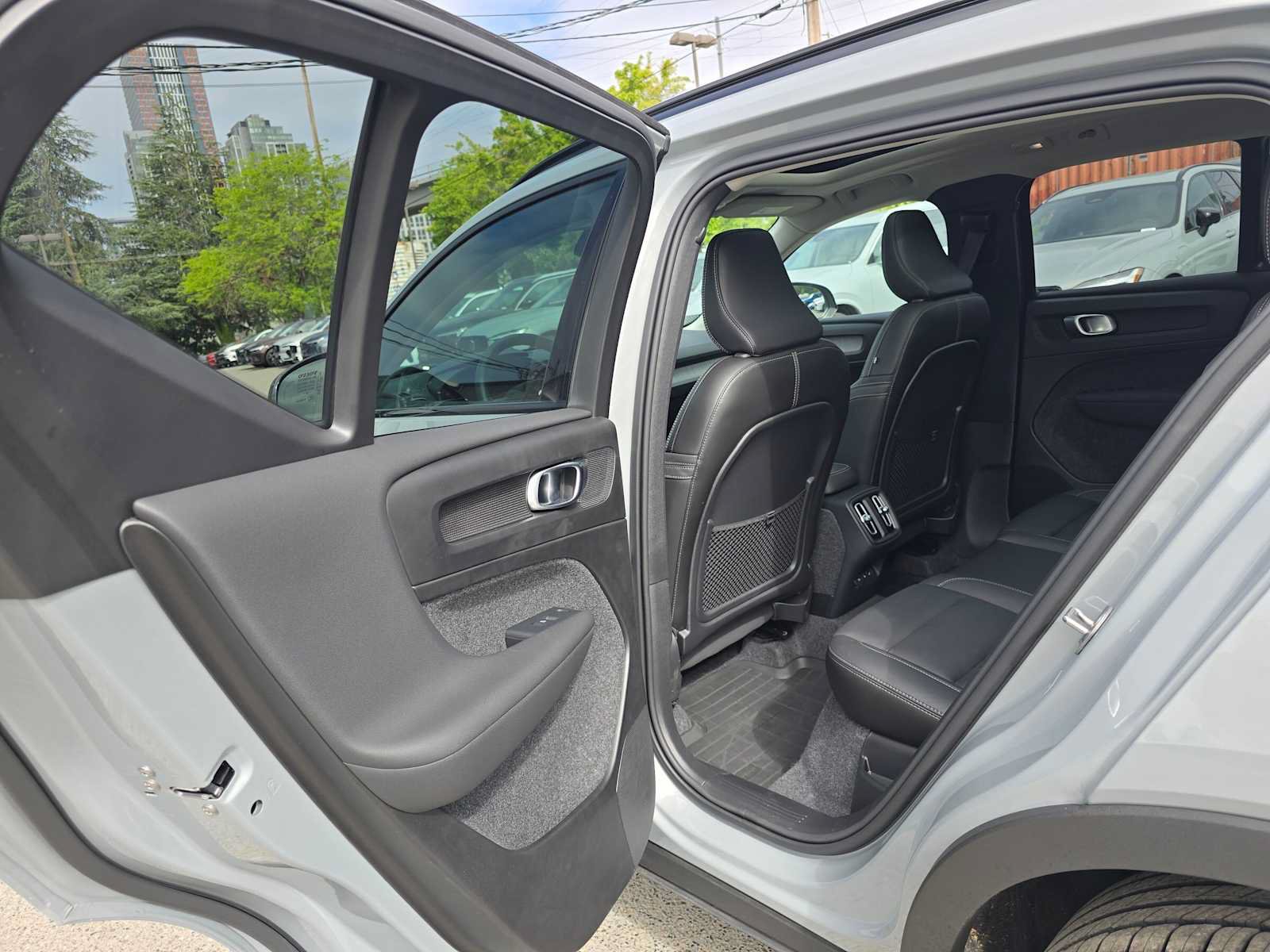 Used 2026 Volvo XC40 B5 Plus w/ Protection Package Premier AWD/4WD image 16