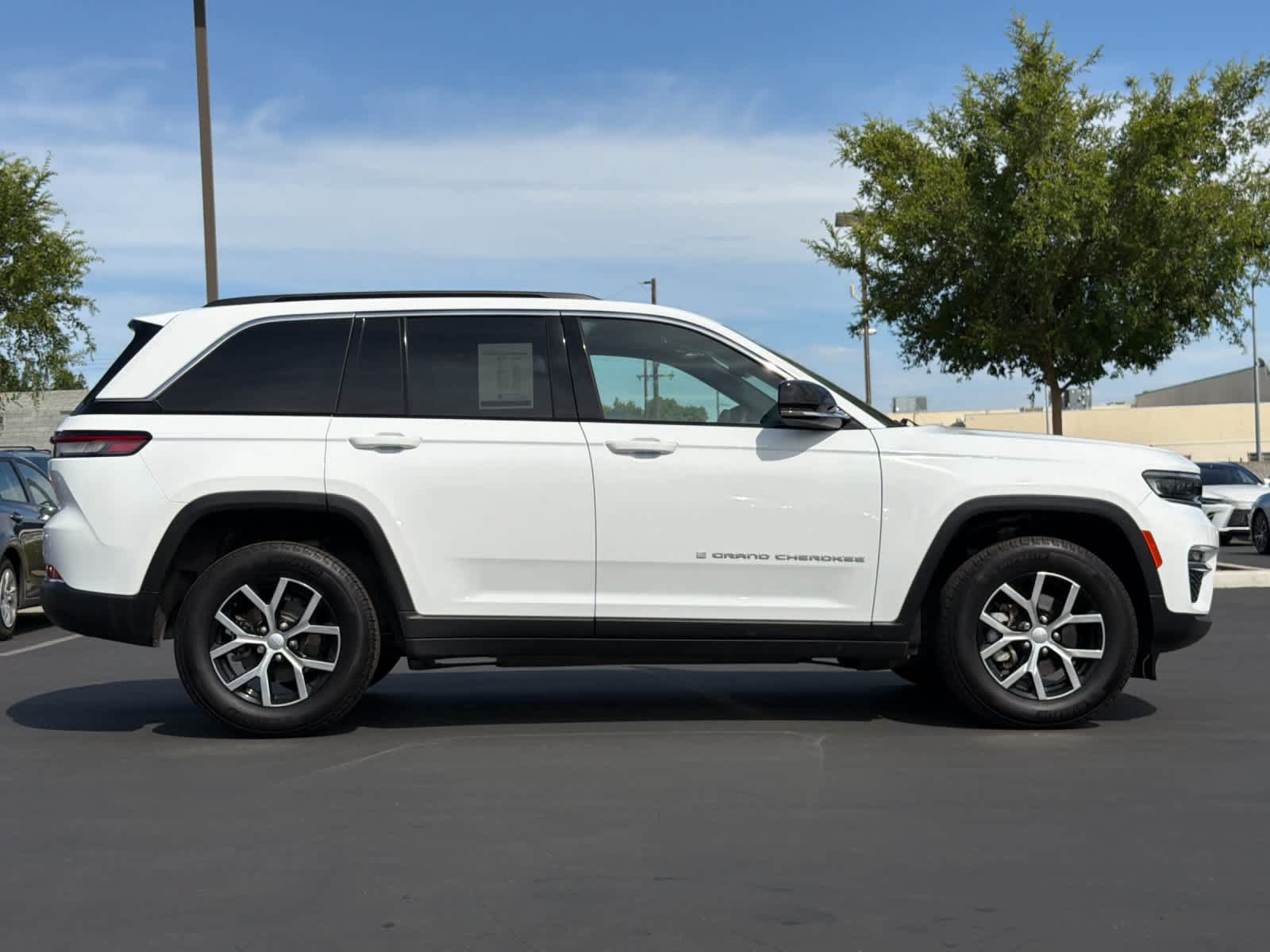 Used 2024 Jeep Grand Cherokee Limited w/ Trailer Tow Package AWD/4WD image 6