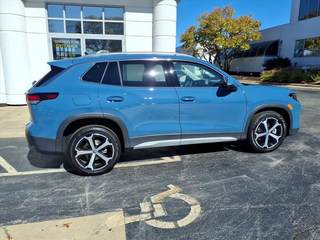 New 2025 Volkswagen Tiguan SE image 8