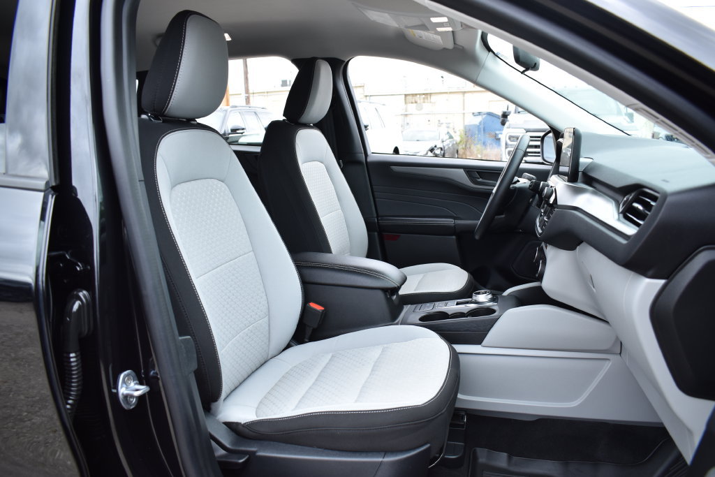 Certified 2024 Ford Escape Active AWD/4WD image 31