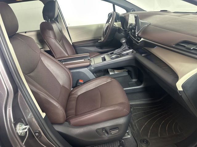 Used 2023 Toyota Sienna Platinum AWD/4WD image 17