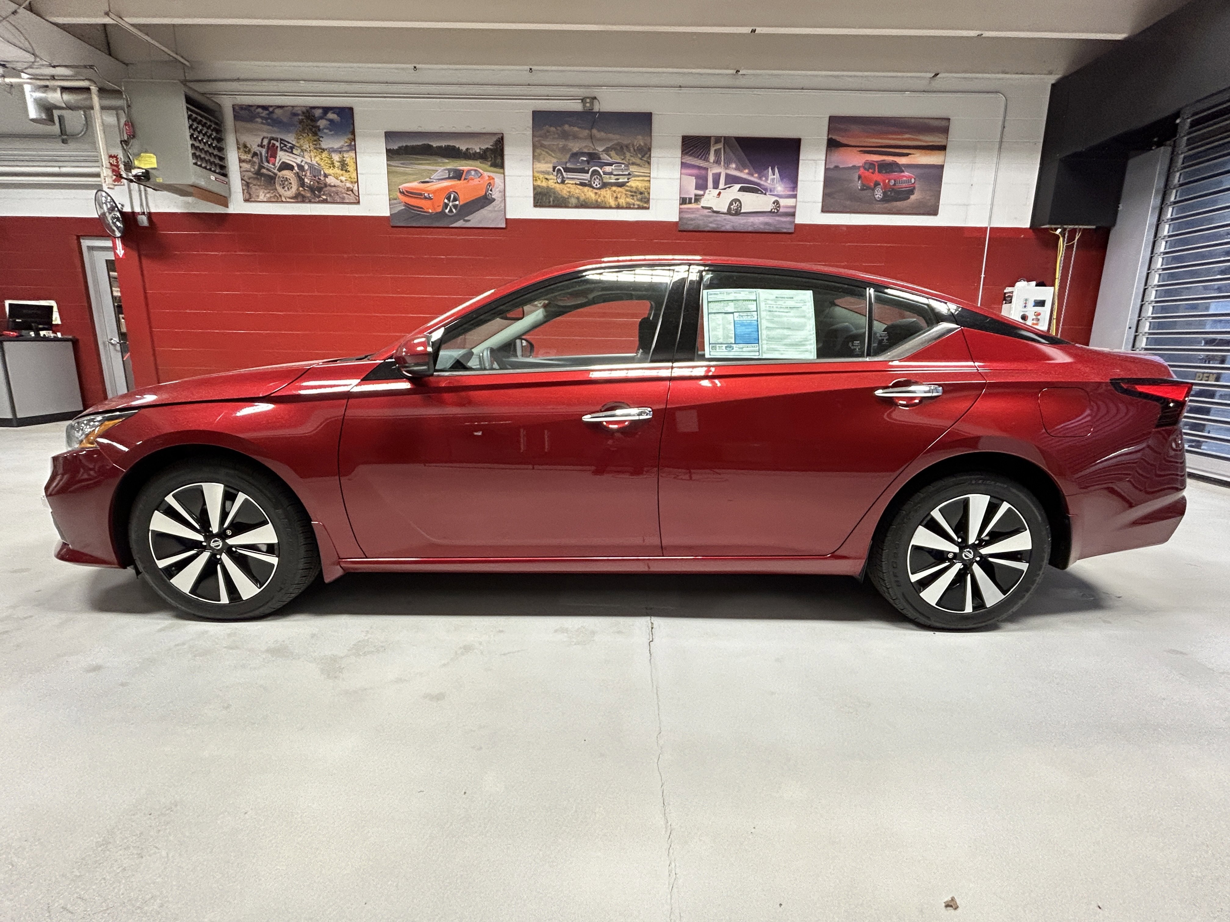 Used 2020 Nissan Altima 2.5 SV image 5