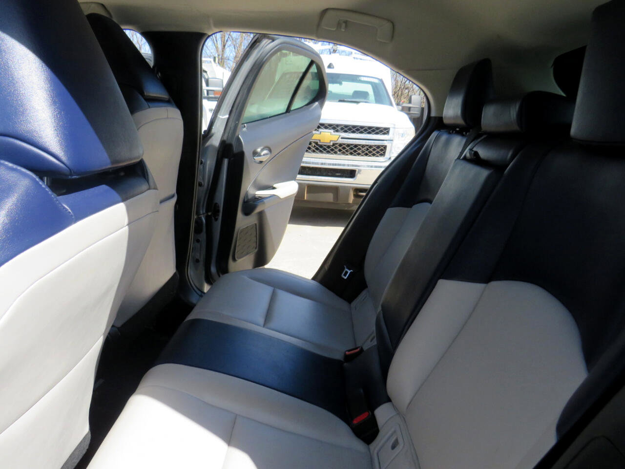 Used 2019 Lexus UX 200 Base image 6