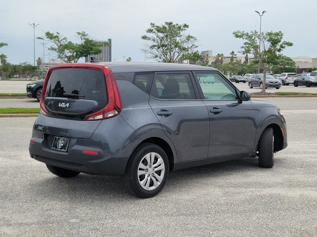 Used 2022 Kia Soul LX image 5