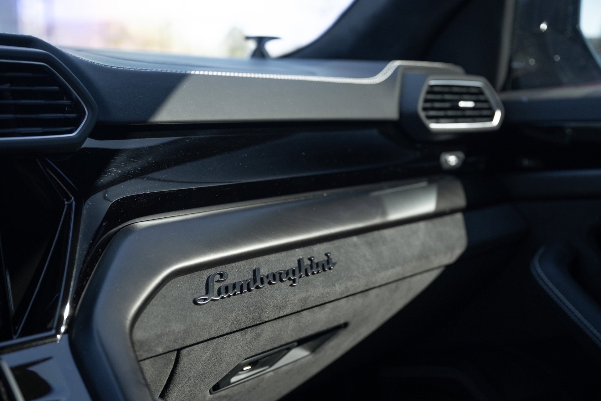 Used 2024 Lamborghini Urus S AWD/4WD image 44