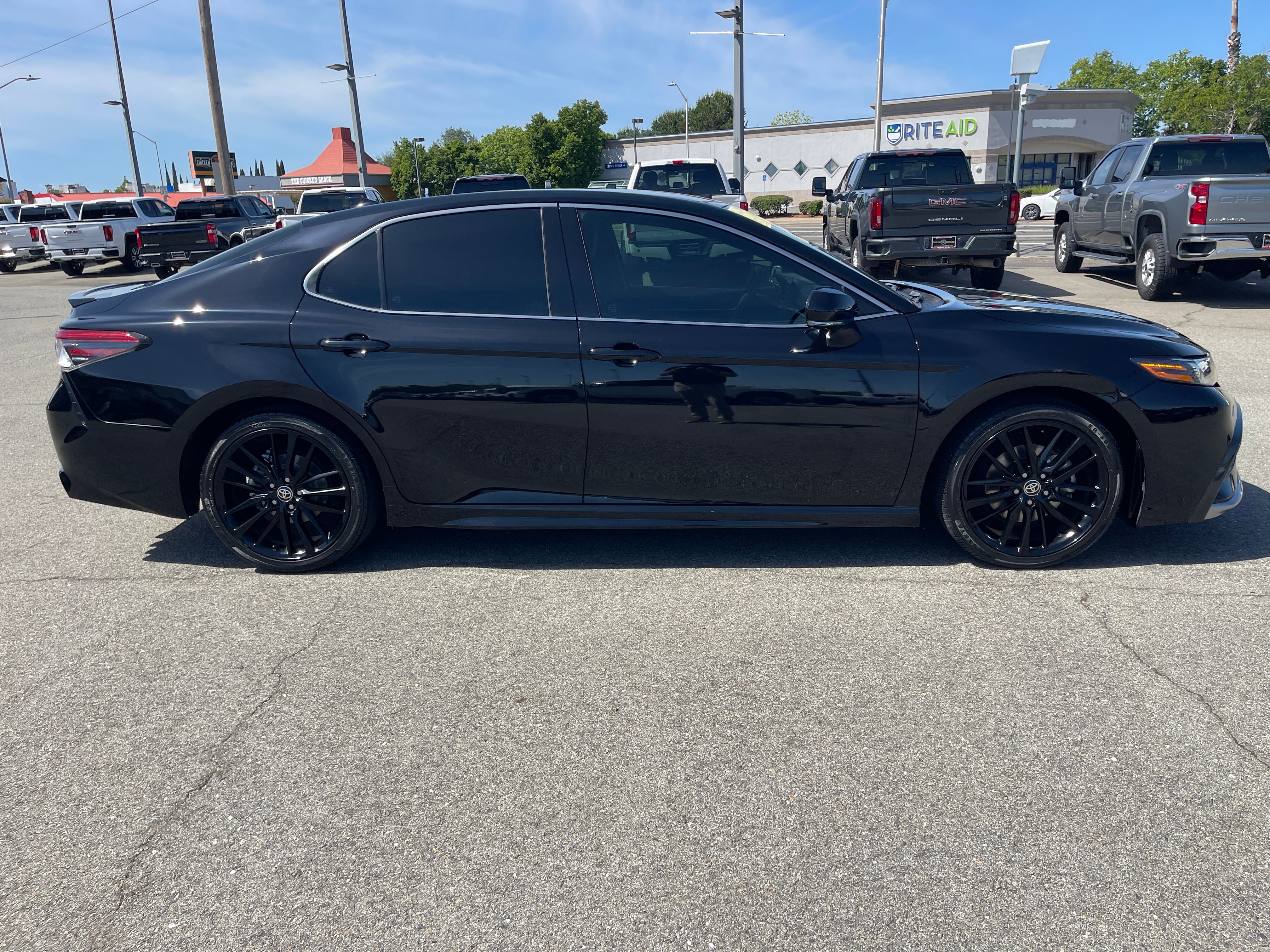 Used 2022 Toyota Camry XSE FWD image 4
