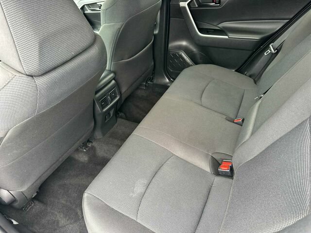 Used 2021 Toyota RAV4 LE AWD/4WD image 14