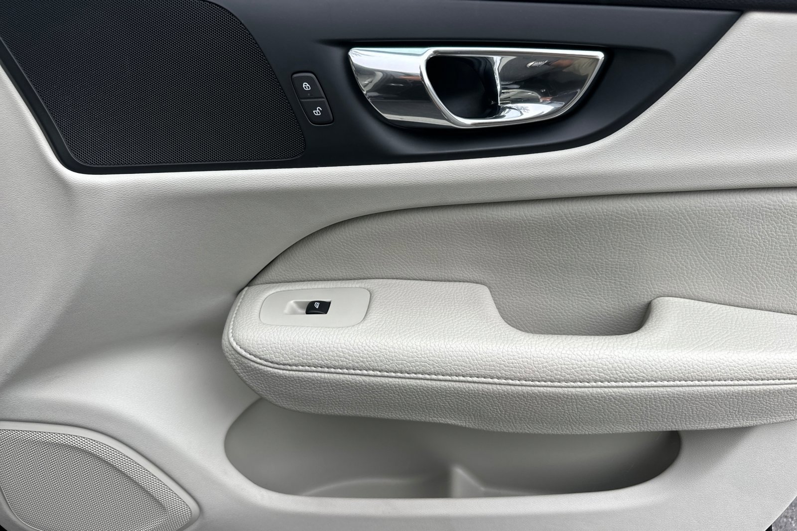 Used 2019 Volvo S60 T5 Momentum w/ Premium Package FWD image 19