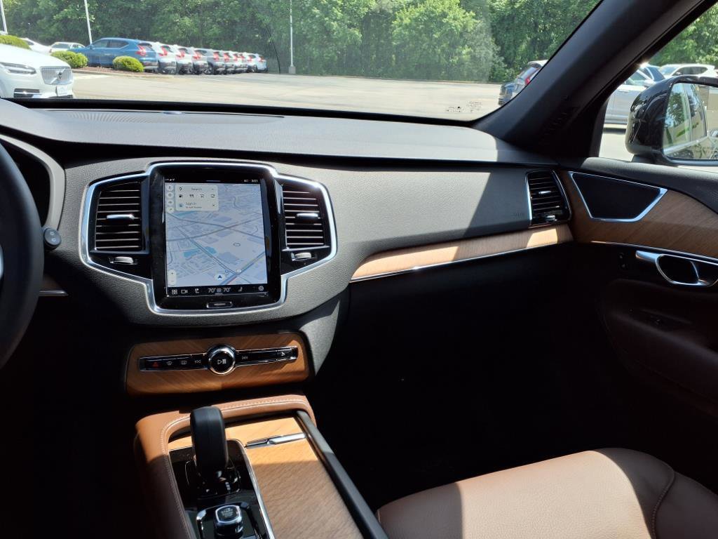 Used 2025 Volvo XC90 B5 Plus image 14