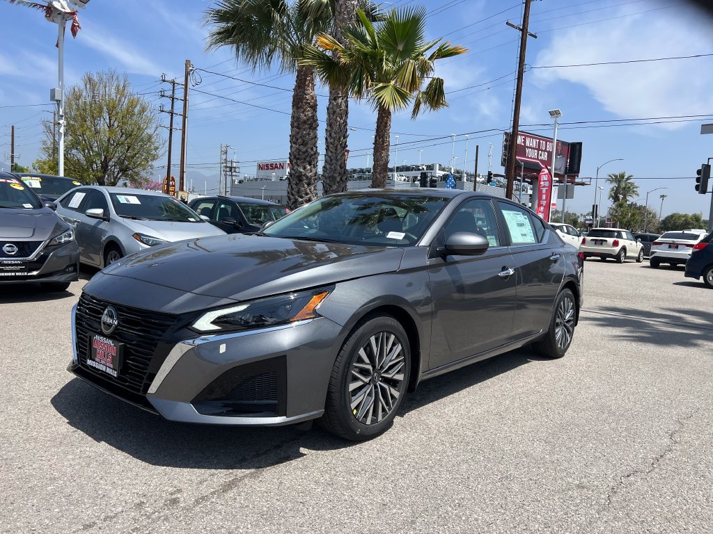New 2026 Nissan Altima 2.5 SV FWD image 2