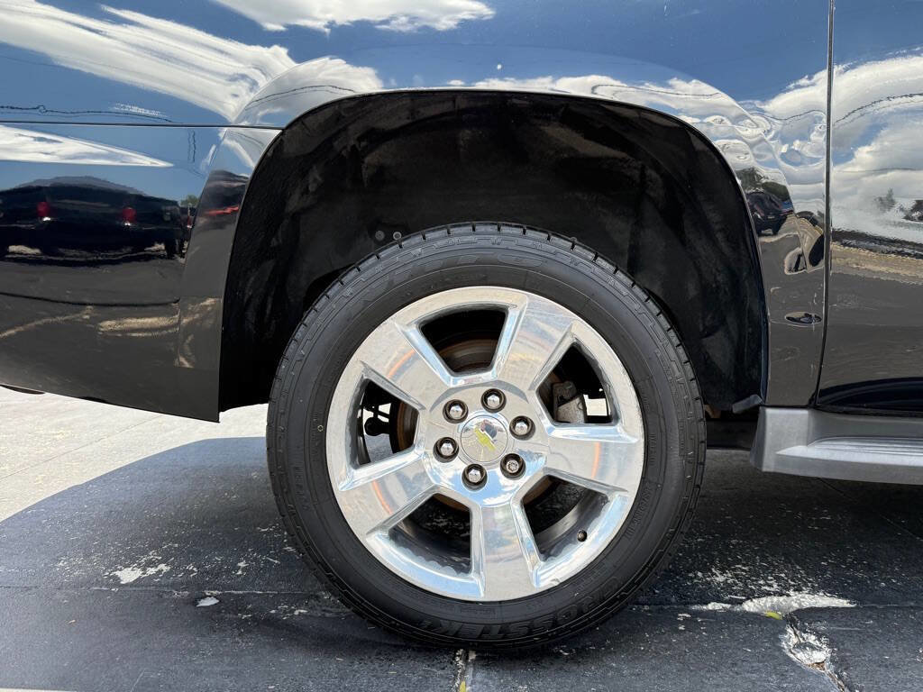 Used 2015 Chevrolet Suburban LT image 32