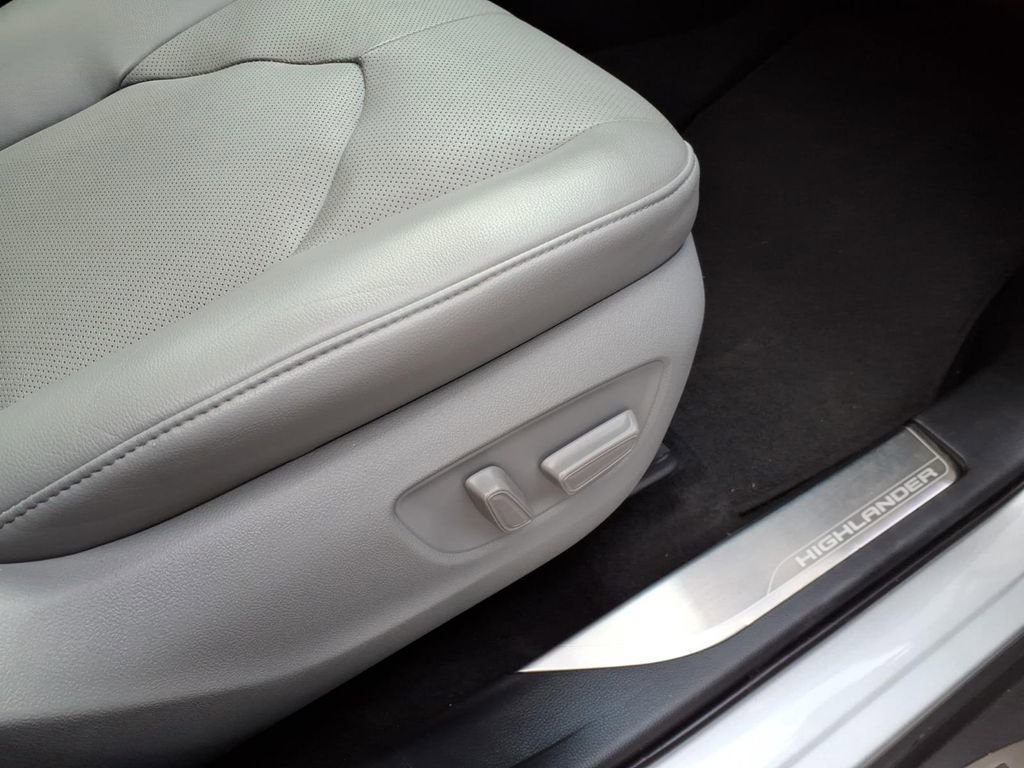 Used 2021 Toyota Highlander Platinum image 5