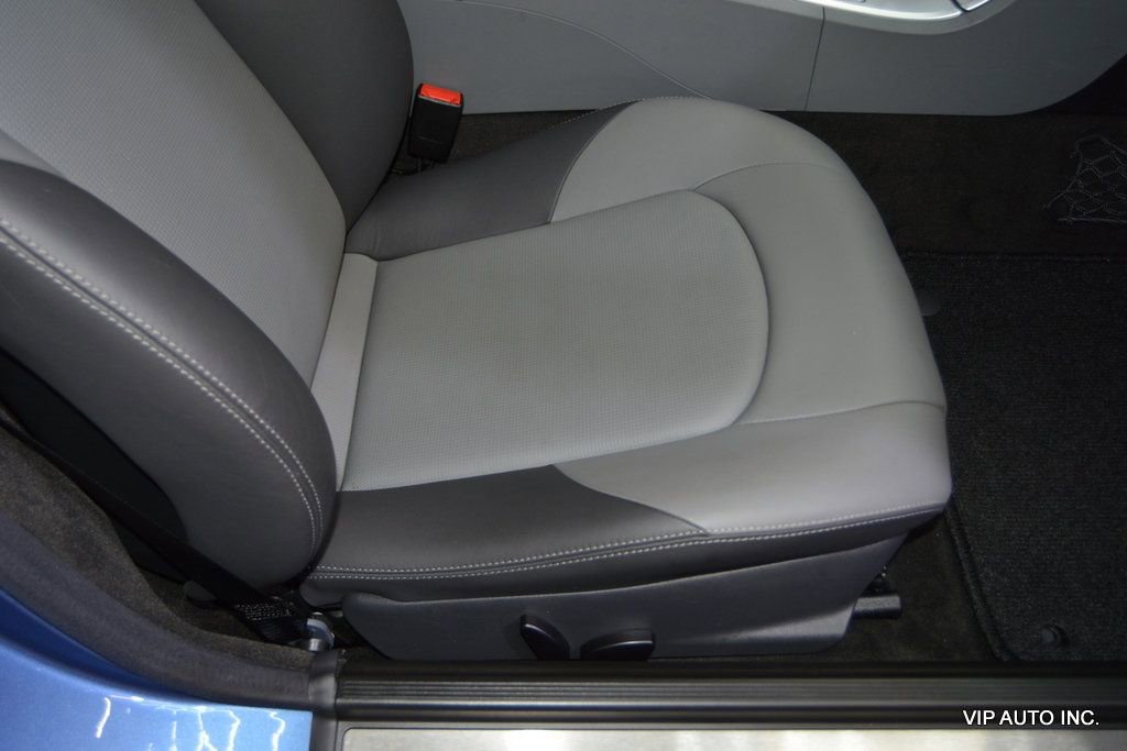 Used 2005 Chrysler Crossfire Limited image 16