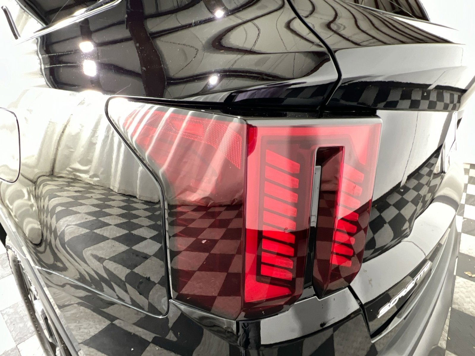 Used 2024 Kia Sorento SX Prestige w/ Olive Brown Leather Package image 16