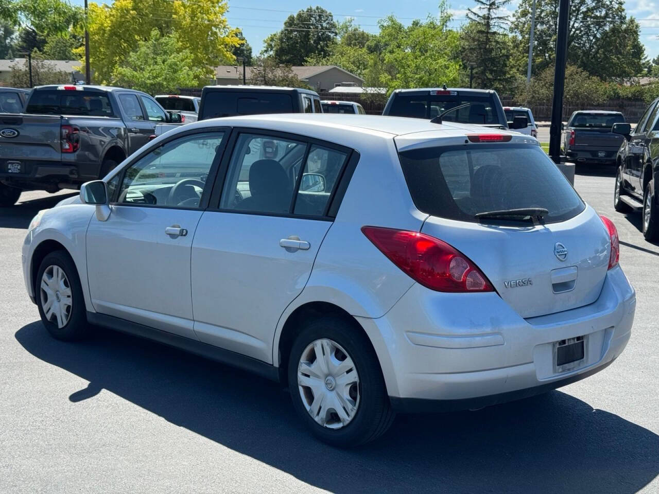 Used 2011 Nissan Versa 1.8 S FWD image 5