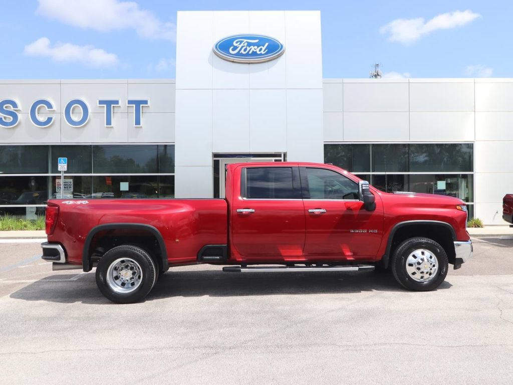 Used 2024 Chevrolet Silverado 3500 LTZ w/ LTZ Convenience Package AWD/4WD image 18