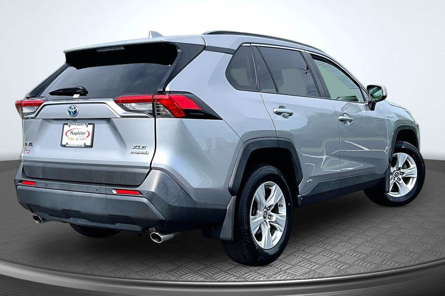Used 2019 Toyota RAV4 XLE w/ Convenience Package AWD/4WD image 2