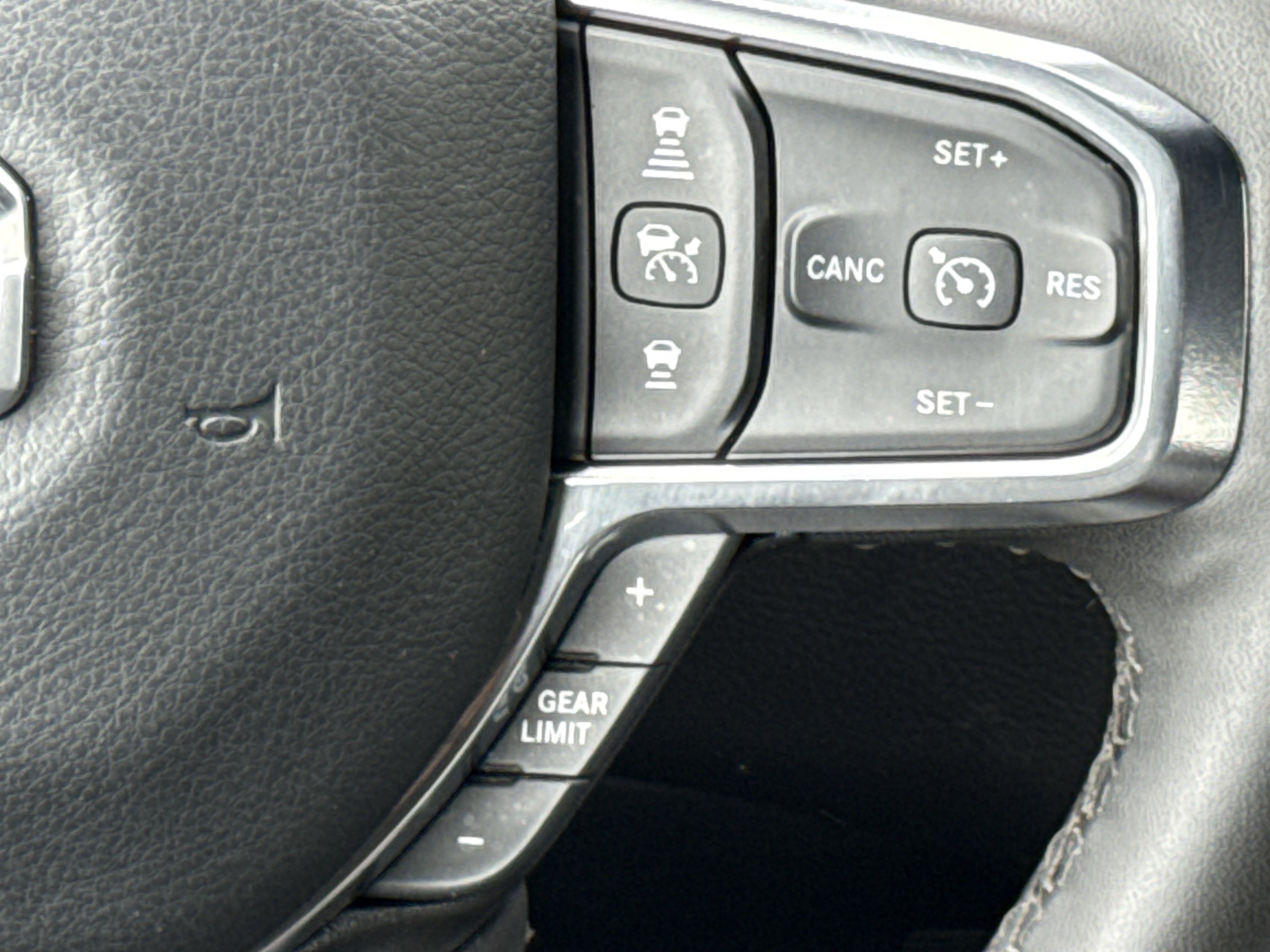 Used 2025 RAM 1500 Laramie w/ Sport Appearance Package AWD/4WD image 29