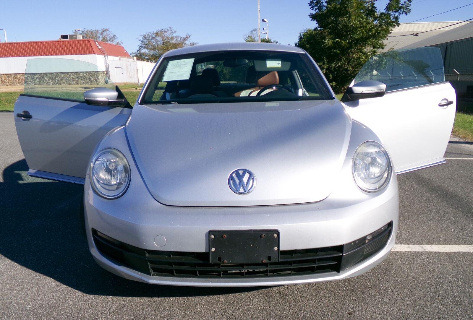 Used 2015 Volkswagen Beetle 1.8T Classic FWD image 6