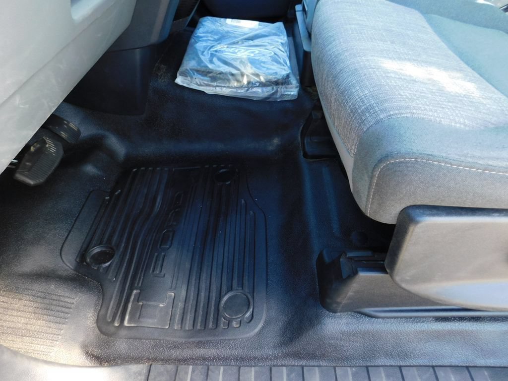 Used 2023 Ford F550 4x4 Regular Cab Super Duty image 38