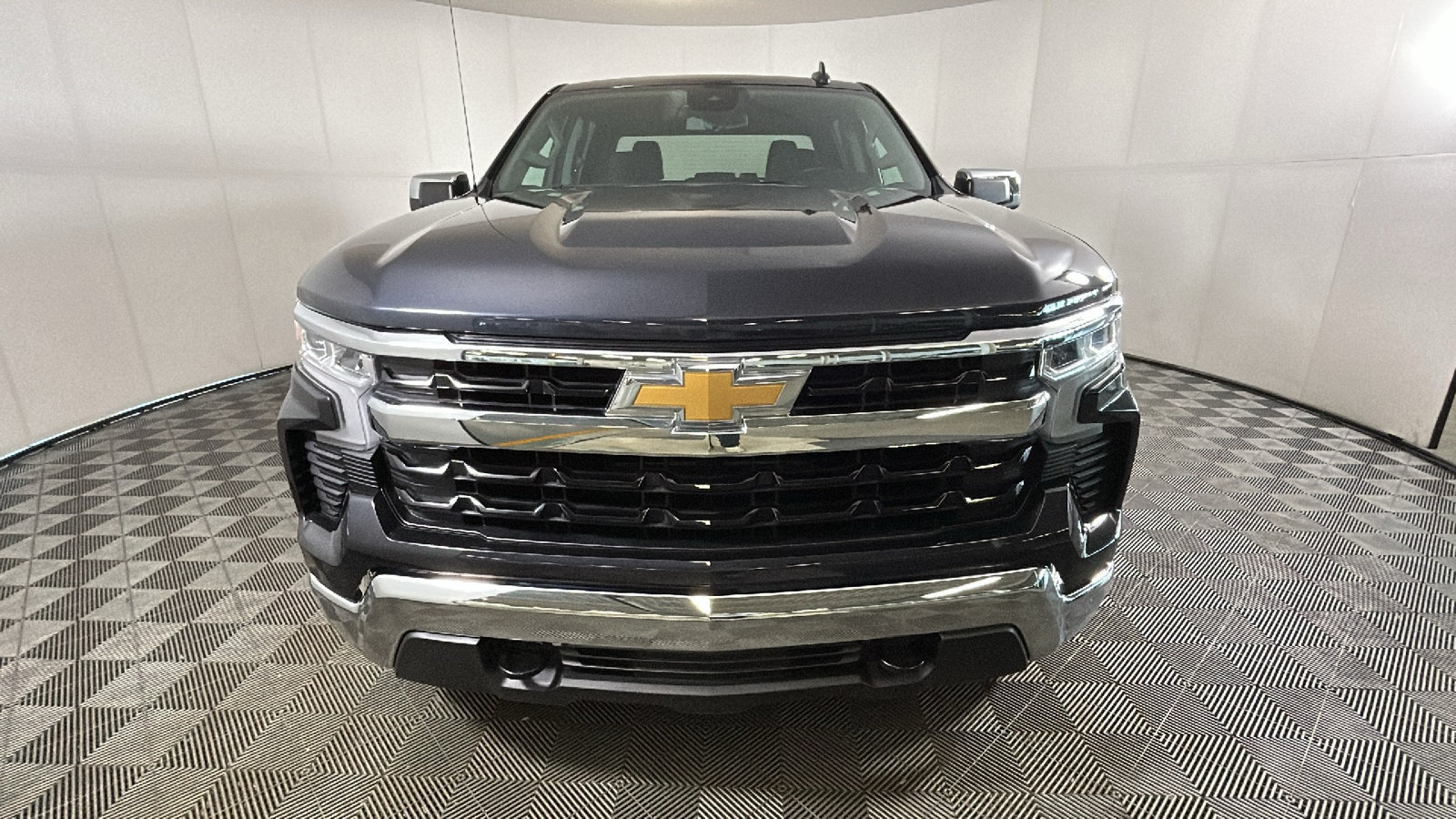 Used 2024 Chevrolet Silverado 1500 LT AWD/4WD image 8