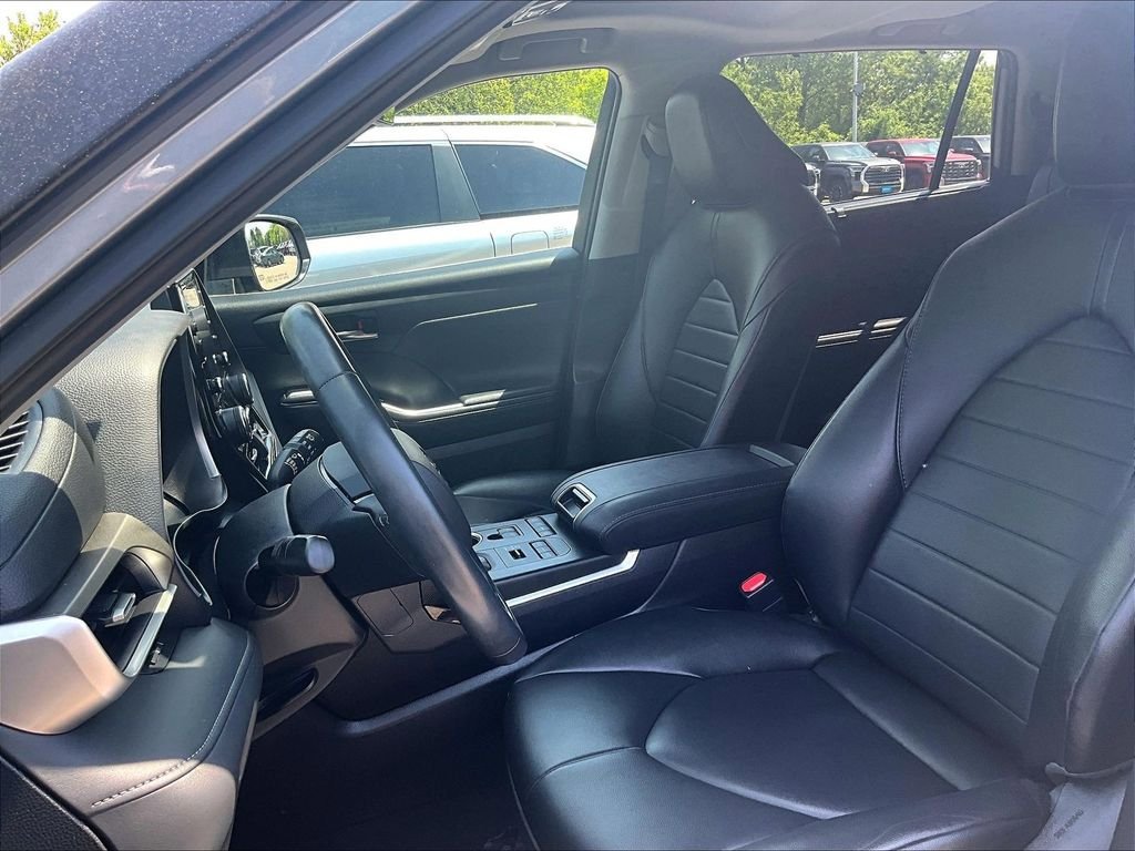 Certified 2021 Toyota Highlander XLE AWD/4WD image 10