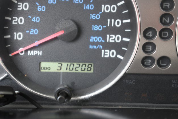 Used 2005 Toyota Land Cruiser image 33