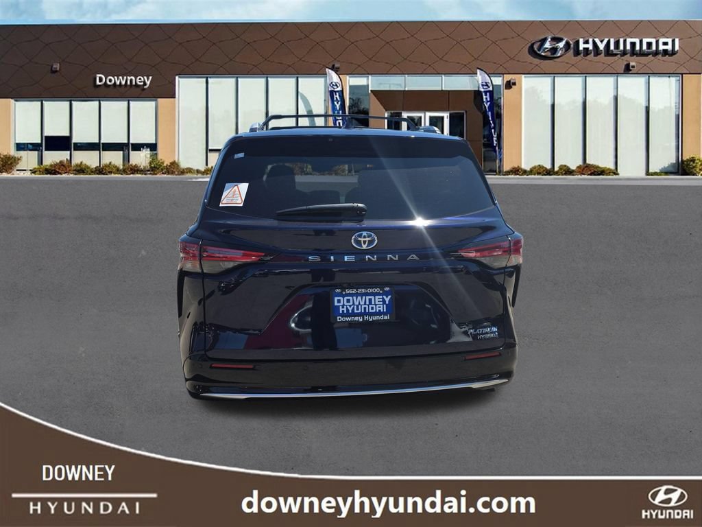 Used 2021 Toyota Sienna Platinum FWD image 4