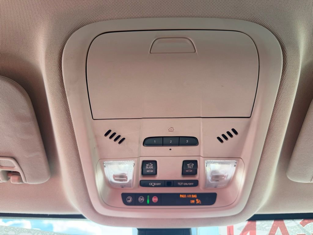 Used 2022 GMC Acadia Denali w/ Denali Ultimate Package FWD image 28