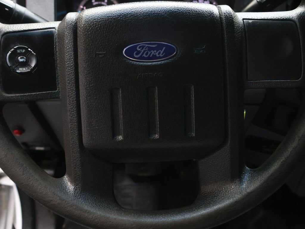 Used 2015 Ford F550 2WD Regular Cab Super Duty image 16