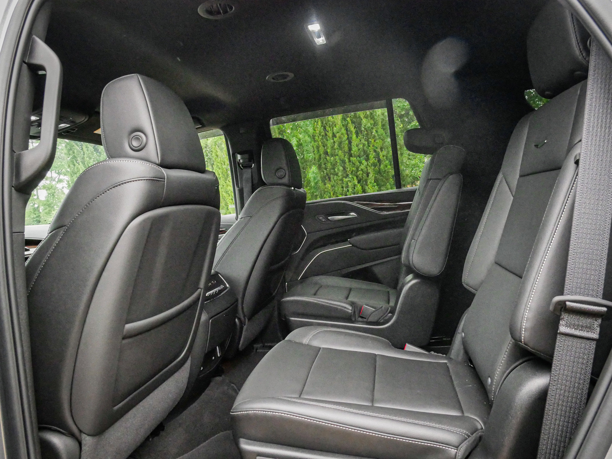 Used 2024 Cadillac Escalade Luxury AWD/4WD image 8