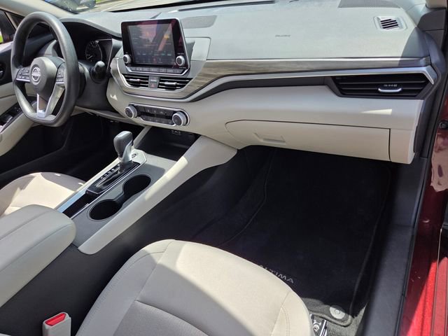 Used 2025 Nissan Altima 2.5 SV FWD image 17