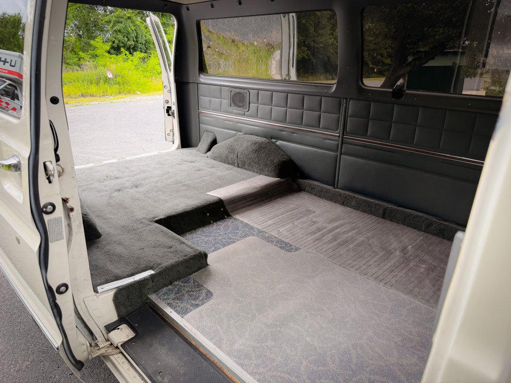 Used 1990 Ford E-150 and Econoline 150 RWD image 27
